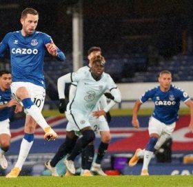 प्रिमियर लिगः चेल्सीको १७ खेलको अपराजित यात्रा रोकियो, निरश बन्यो म्यान्चेस्टर डर्बी