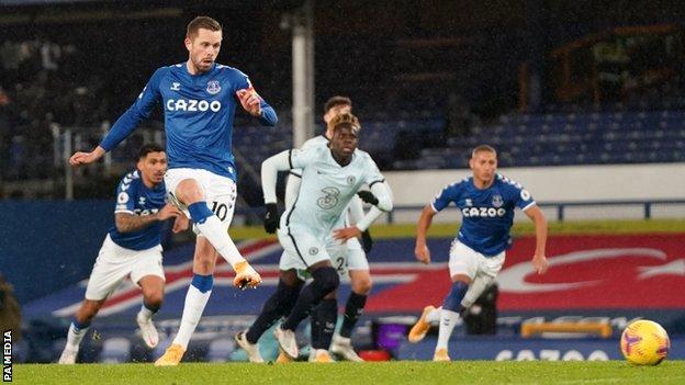 प्रिमियर लिगः चेल्सीको १७ खेलको अपराजित यात्रा रोकियो, निरश बन्यो म्यान्चेस्टर डर्बी