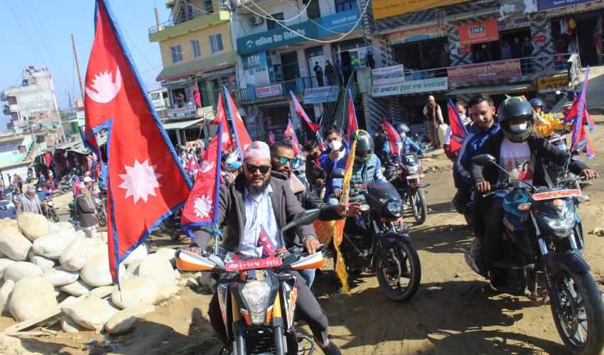 देउवाको गृह जिल्लामा घन्कियो ‘राजा आउ देश बचाउ’ को नारा