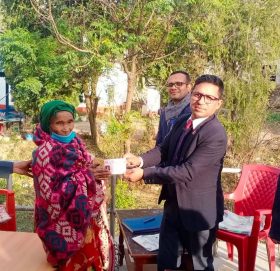 सिडियो गैह्रेले आफ्नै पहलमा दिए ७१ बर्षिय सुर्जमतिलाई नागरिकता