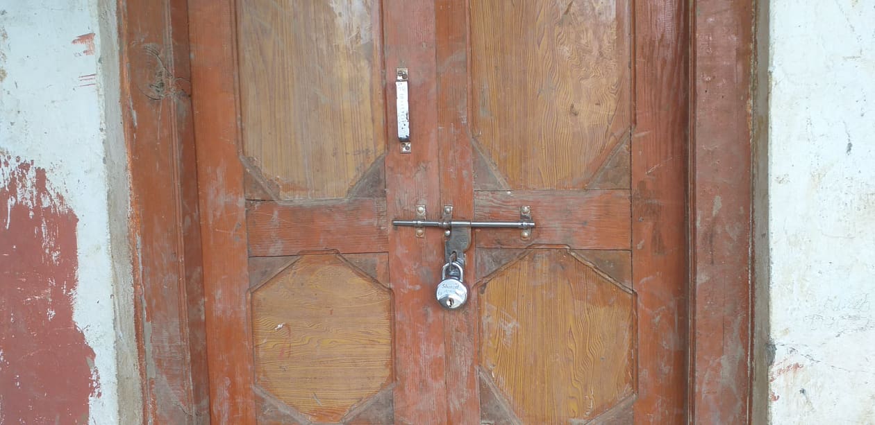 नेकपा बाजुराको कार्यालयमा रातारात कसले लगायाे  अर्को ताला