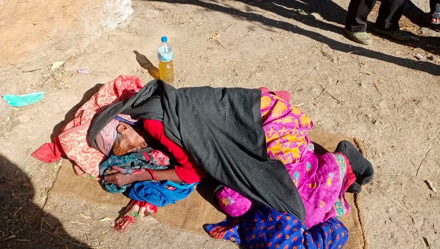 पैसा नहुँदा अस्पताल बाट घर फिर्ता, जिवनमरणको दोसाधमा लालसरा