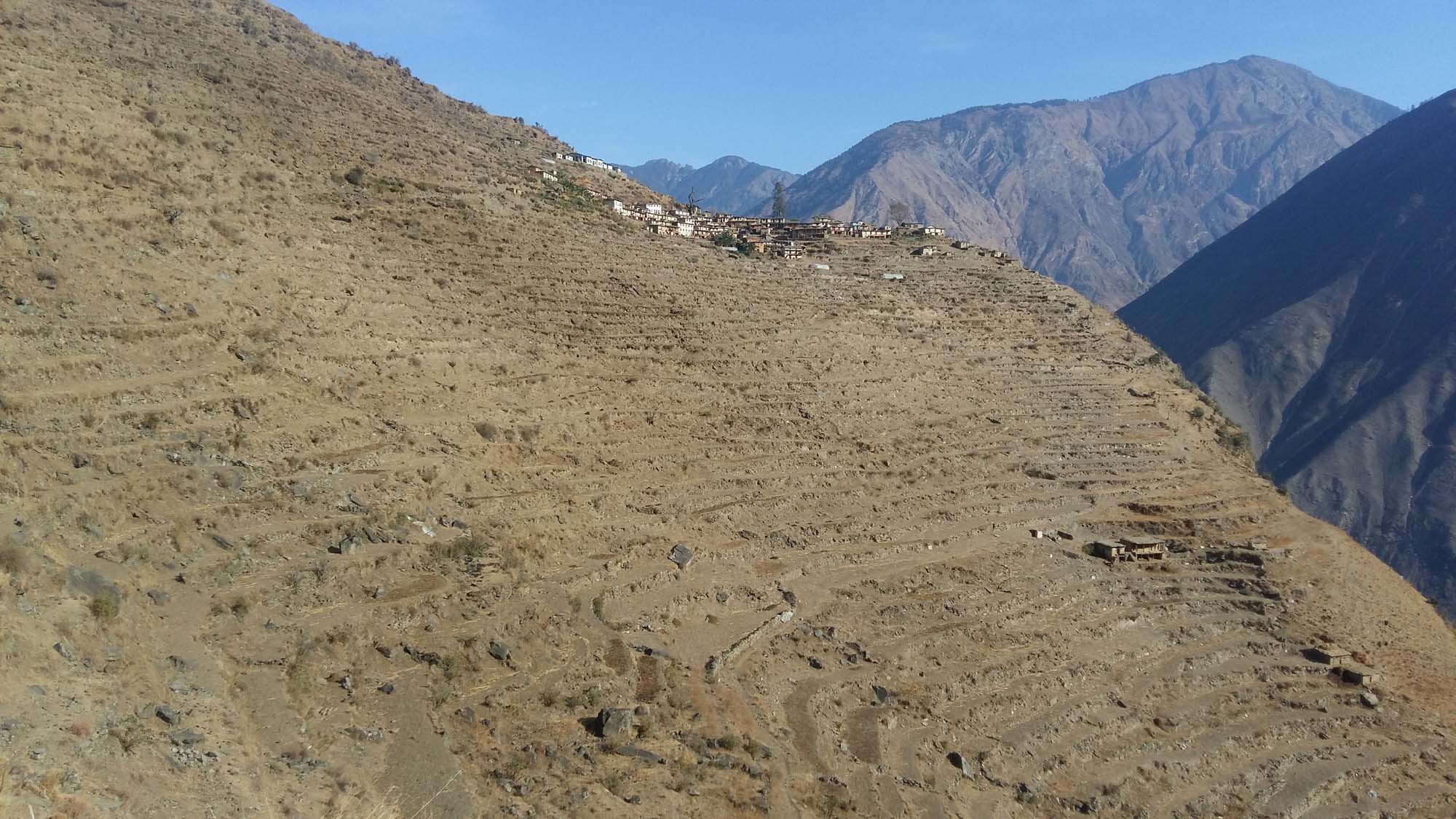 खडेरीले खेतियोग्य जमिन बाझै