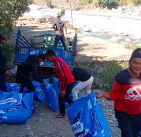 छात्रमैत्रि शौचालय नहुँदा प्याड प्रयोग गर्न पाँउदैनन् बाजुराका छात्राहरु