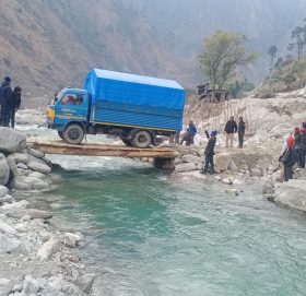 बडिमालिका नगरपालिकाले बनायो बुढिगंगा नदिमा गाडिगुड्ने काँठेपुल