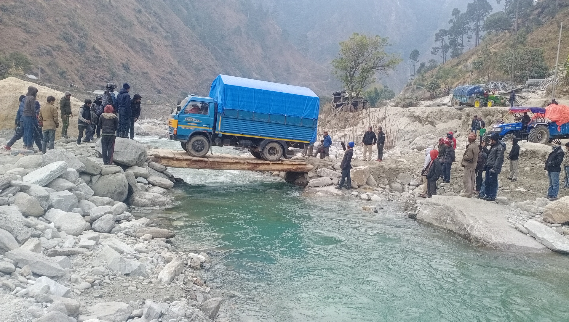 बडिमालिका नगरपालिकाले बनायो बुढिगंगा नदिमा गाडिगुड्ने काँठेपुल