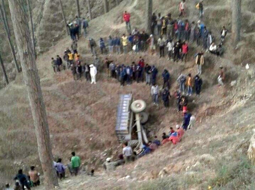 ट्याक्टर दुर्घटना हुँदा २ जनाको मृत्यु