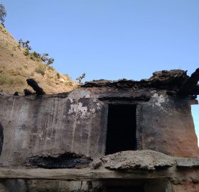 हिमाली गाउँपालिकाकाे एक स्थानियकाे घरमा आगलागी हुदा लाखाैकाे क्षेती