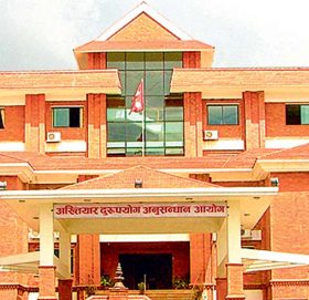 प्रदेश अस्पताल सुर्खेतका लेखा अधिकृतविरुद्ध मुद्दा दायर