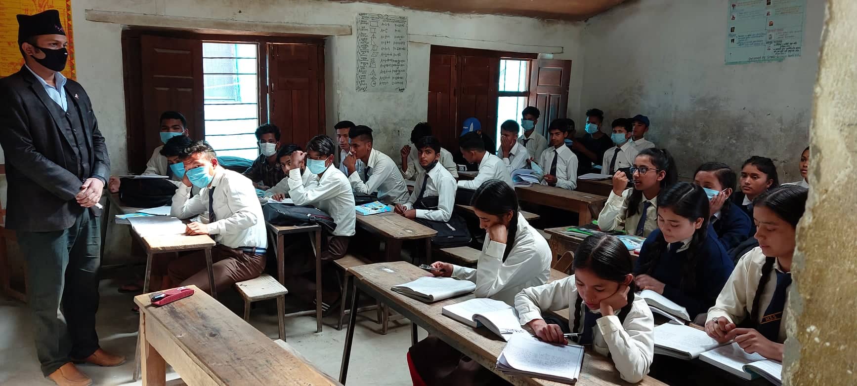 मालिका माबिमा ४ जना बिद्यार्थी संक्रमित, बिद्यालय बन्द भएन