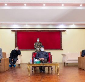 प्रचण्डबाट टाढिएका भट्ट गुट भेलामा ओलीसँगै देखिए