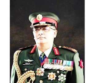 प्रधानसेनापति पुर्ण चन्द्र थापा बाजुरा पुगेर जवान सँगै खाए खाना