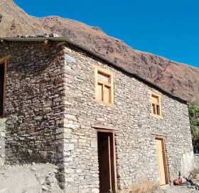 बडिमालिका खवरकाे अभियानमा बुढिन्नदाका धनबहादुरकाे घर बन्याे