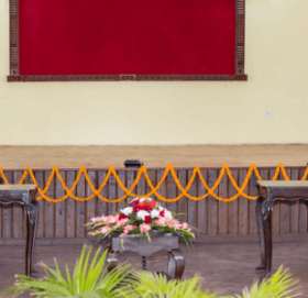 नेकपामा अध्यक्ष र प्रधानमन्त्री बन्न को आउलान् ?