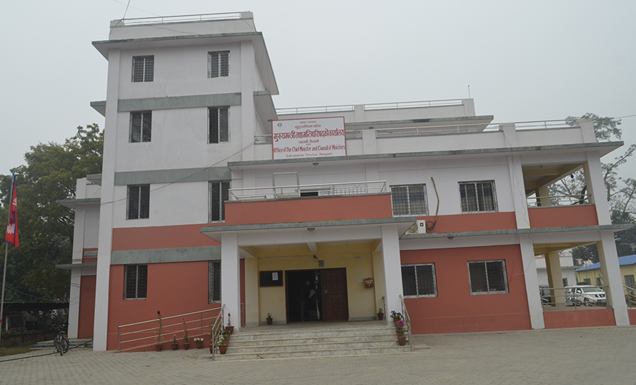 सुदूरपश्चिमका मन्त्री सवार गाडी दुर्घटना : छानबिन गर्न सचिवको नेतृत्वमा टोली गठन