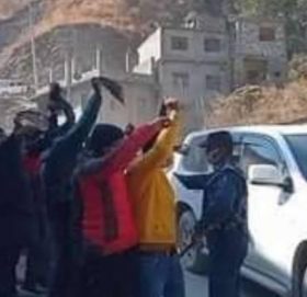 बझाङमा मन्त्री ठगुन्नालाई कालो झण्डा