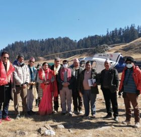 मुख्यमन्त्रीसहित ३ मन्त्री हेलिकोप्टरमार्फत खप्तडमा, खप्तड ‘हेली टुर प्याकेज’ उद्घाटन