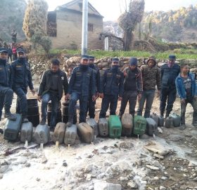 बाजुरा सदरमुकाम नजिकैकाे बस्तीमा ३ सय ३० लिटर अबैध घरेलु मदिरा नष्ट