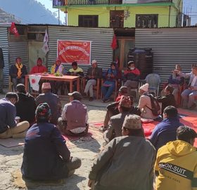 नेकपा प्रचण्ड माधव समुह बडिमालिका नगर कमिटिद्धारा अध्यक्ष रावललाइ  बधाइ ज्ञापन