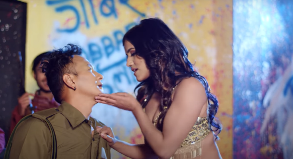 भिमफेदी गाइजसँग मोडल एलिसा शर्माको रोमान्स (भिडियो)