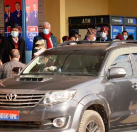 स्वागतमा नगएका मुख्यमन्त्रीले प्रधानमन्त्रीका लागि गाडी पठाए