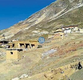 गुम्बाका मूर्ति हराउँदै