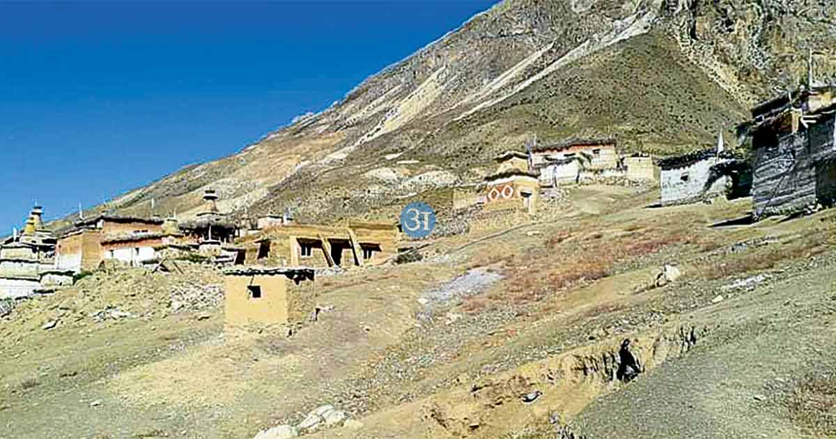 गुम्बाका मूर्ति हराउँदै