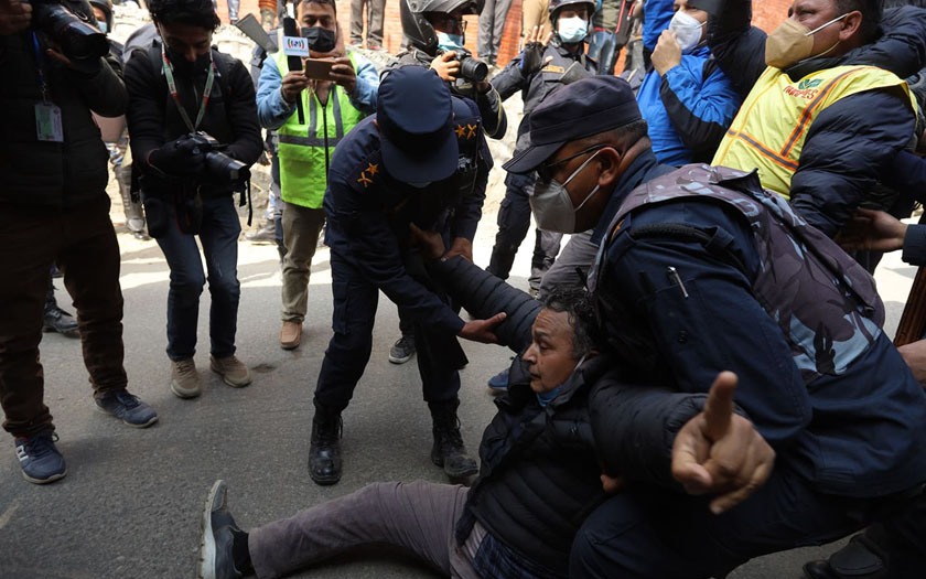 बालुवाटारबाट मानवअधिकारकर्मी पहाडीसहित २६ जना पक्राउ