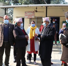 सत्ता समिकरणमा सुदूरपश्चिमका प्रदेश सांसद पर्ख र हेरको अवस्थामा