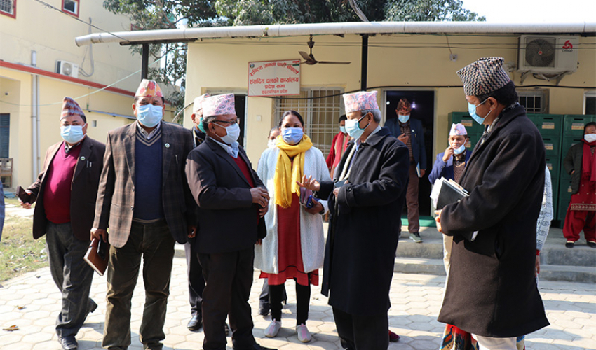 सत्ता समिकरणमा सुदूरपश्चिमका प्रदेश सांसद पर्ख र हेरको अवस्थामा