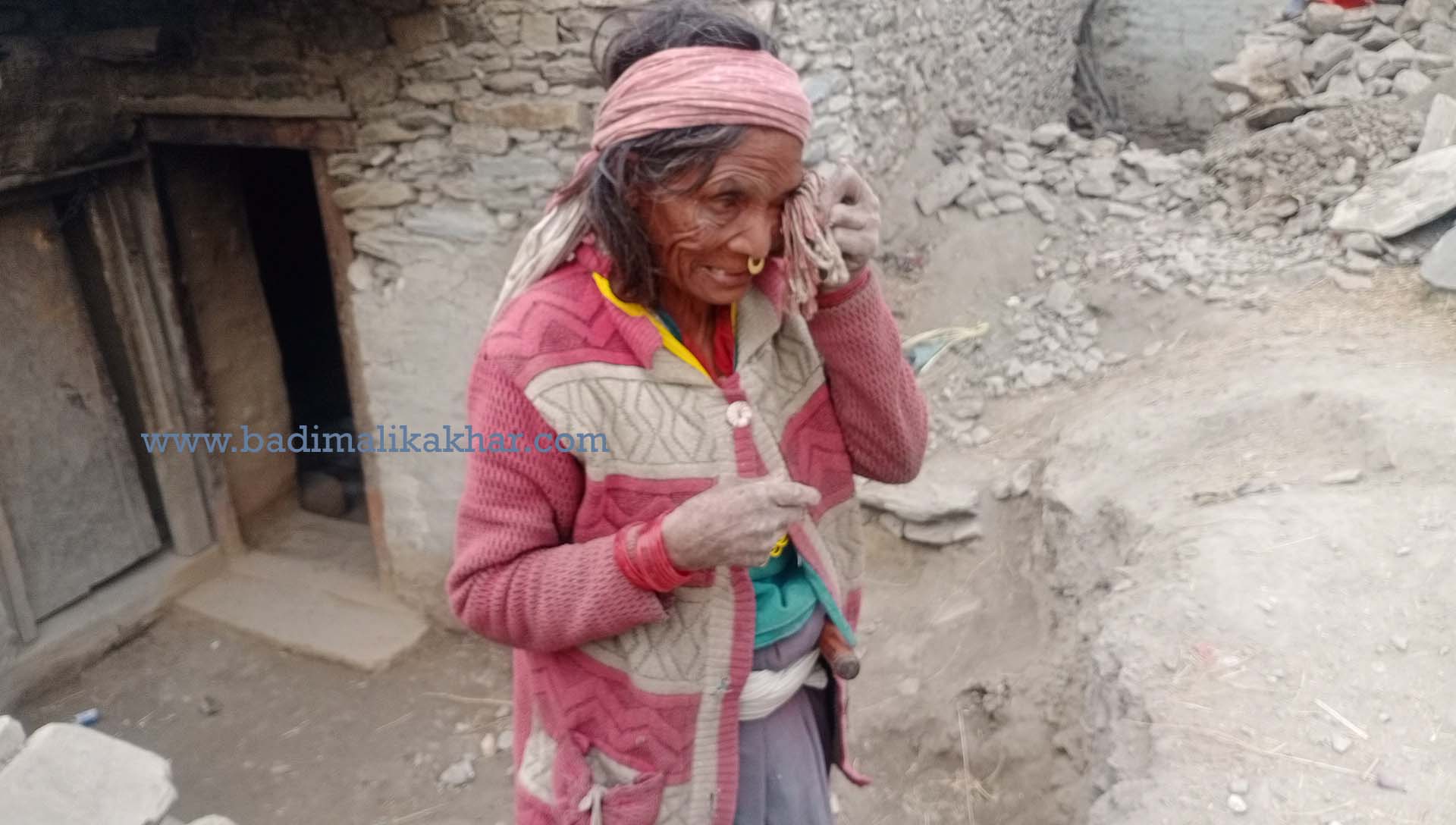 कुष्ठरोगिलाइ तिरस्कार, घरको गोठमा बस्दै ७० बर्षिय अनकला