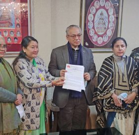 राष्ट्रपतिविरुद्ध अशोभनीय नाराबाजी गर्नेमाथि कारबाहीको माग गर्दै गृहमन्त्रीलाई ज्ञापनपत्र