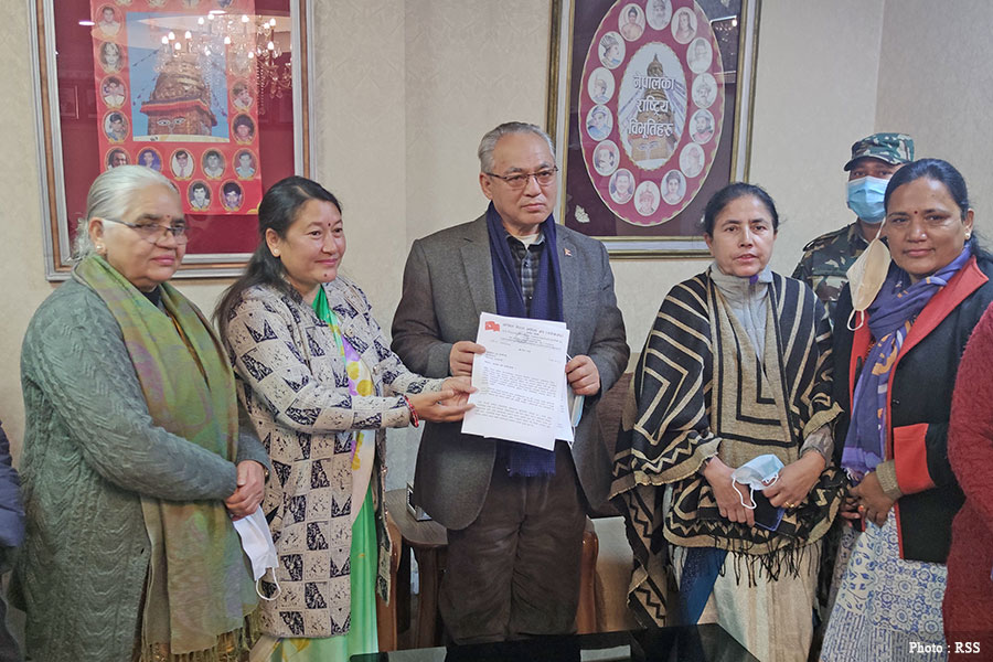 राष्ट्रपतिविरुद्ध अशोभनीय नाराबाजी गर्नेमाथि कारबाहीको माग गर्दै गृहमन्त्रीलाई ज्ञापनपत्र