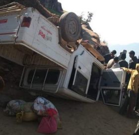 बाजुराकाे खप्तड छेडेदहमा जीप दुर्घटना हुँदा ६ जना घाइते