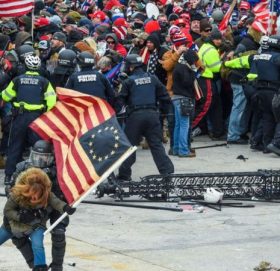बाइडेनको जीतको घोषणा अघि ट्रम्प समर्थकको हिंस्रक प्रदर्शनः गोली लाग्दा महिलाको मृत्यु, वासिङ्टनमा कर्फ्यू