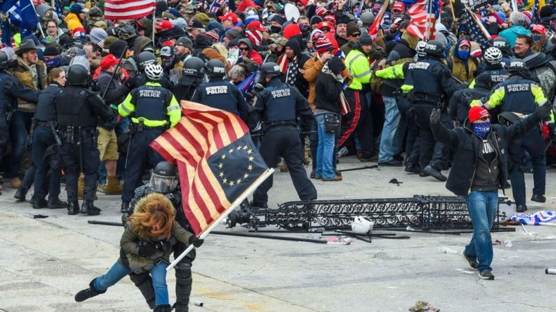 बाइडेनको जीतको घोषणा अघि ट्रम्प समर्थकको हिंस्रक प्रदर्शनः गोली लाग्दा महिलाको मृत्यु, वासिङ्टनमा कर्फ्यू