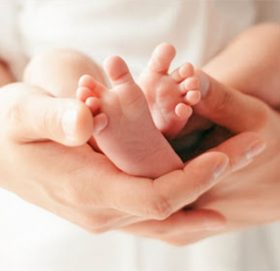 दुई आमाको गर्भमा बसेर जन्मियो बच्चा, कसरी भयो यस्तो चमत्कार ?