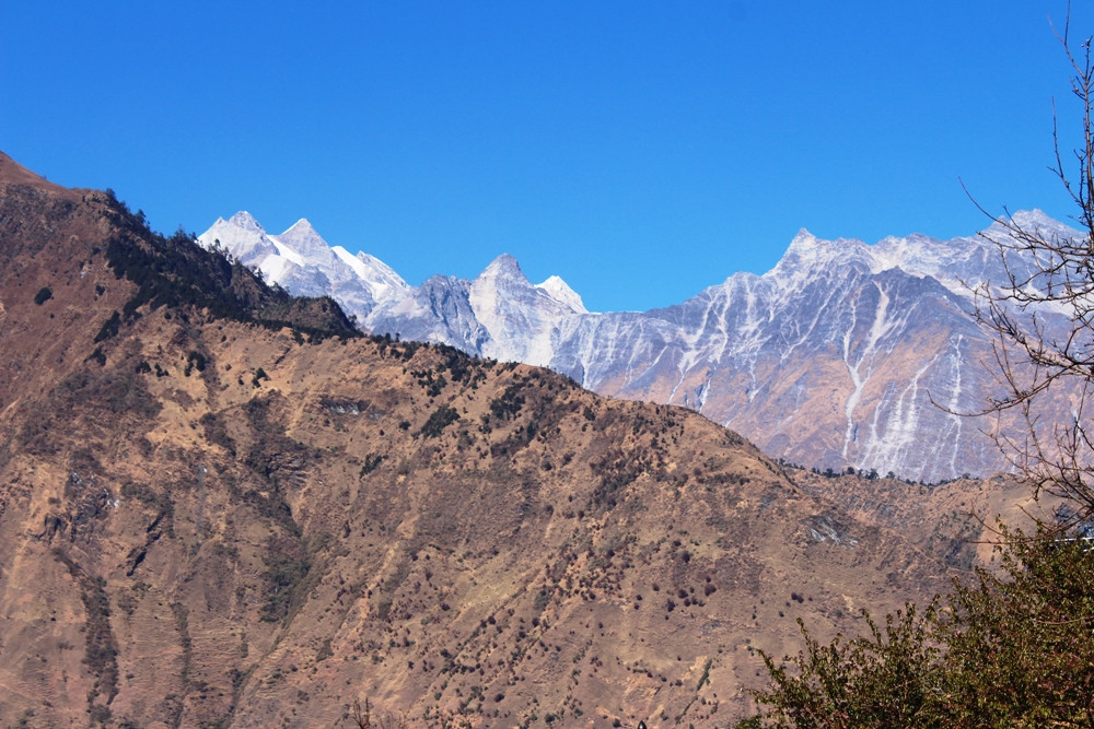 उजाड बन्दै छन् सुदूरका हिमचुचुरा