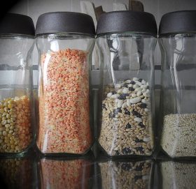 भान्सामा खानेकुरा भण्डारण : यसरी बोत्तलमा राख्नु कति उचित ?