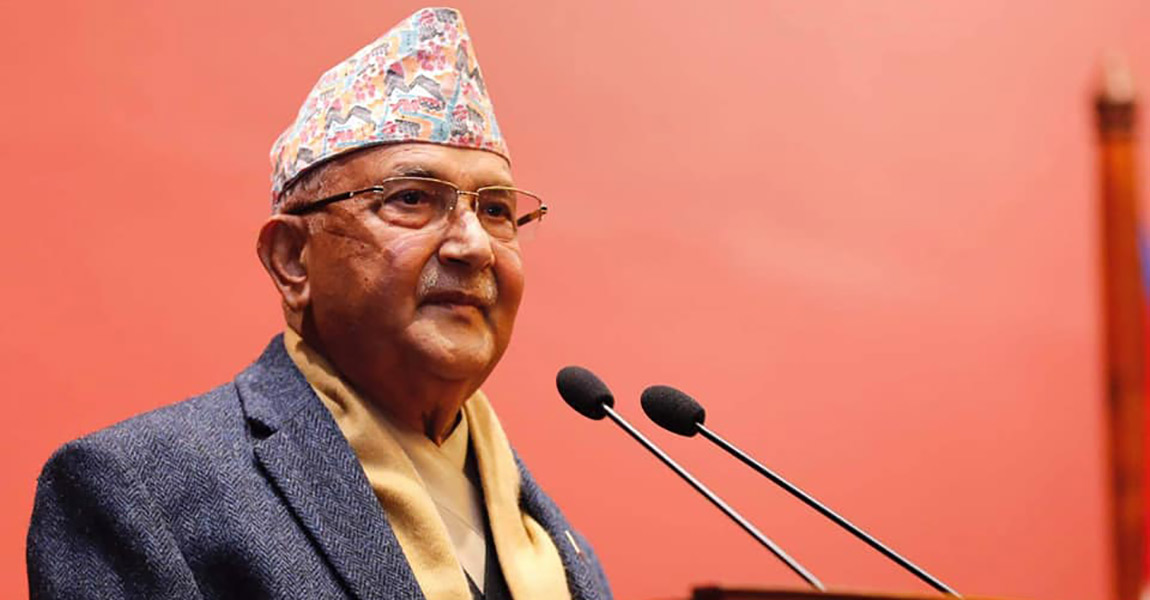 फरार अभियुक्तलाई धमाधम फूलमाला