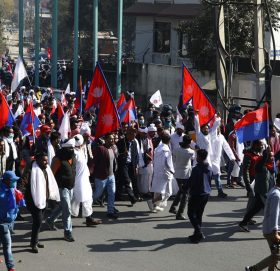 ओलीको समर्थनमा काठमाडौंमा ‘धोती जुलुस’