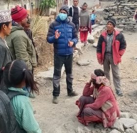 कुष्ठरोगीलाइ तिरस्कारपछि स्वास्थ्यकर्मी शाही स्वास्थ्य सन्देशका लागि घरमै पुगे