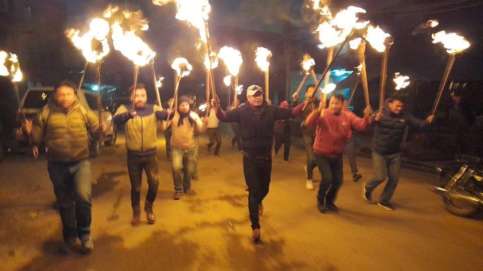 नेपाली काग्रेस नुवाकोटका सबै भातृसंस्थाहरुको संयुक्त आयोजनामा प्रतिगमनकाे बिराेधमा मसाल जुलुस