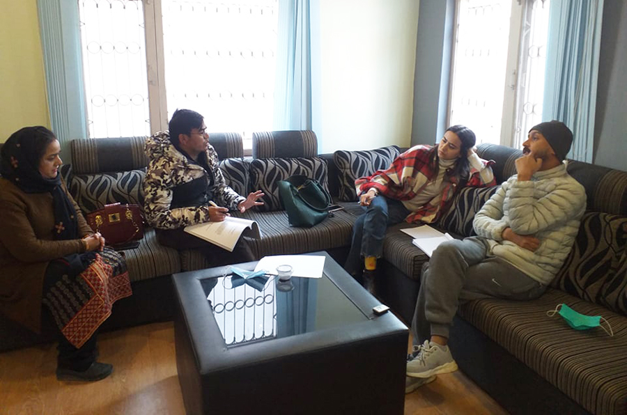 ‘चिसो मान्छे’का लागि बाजुराको भाषा सिक्दै स्वस्तिमा