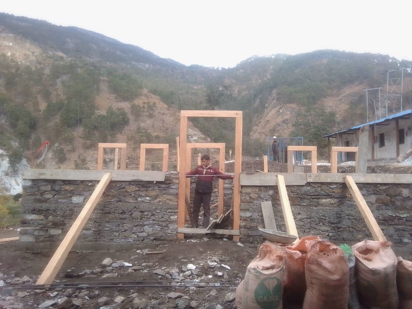 बाजुराका ४० सामुदायिक बिद्यालयमा महिनावारी स्वच्छता ब्यबस्थापन मैत्री कार्यकाे थालनी हुदैँ