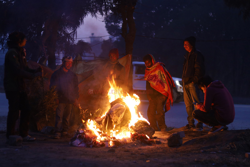 अब भोट माग्न आए दुवै औठाले छाप