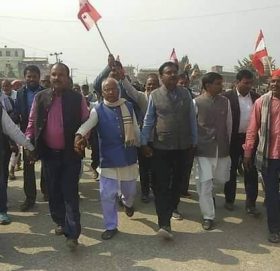 संसद विघटनको कदमका विरोधमा कांग्रेस कार्यकर्ताहरूले गौरमा बिरोध प्रदर्शन