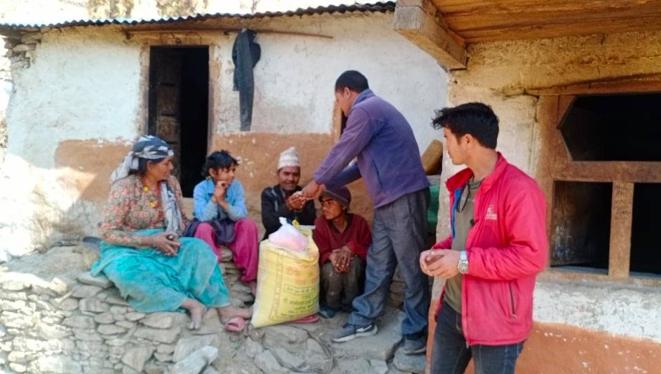 दुबै मृगौला फेल भएका मुक्तहलिया बिरेको परिवार सहयोग