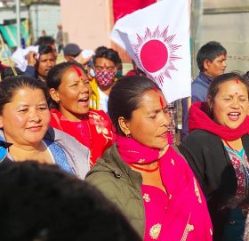 प्रचण्ड–माधव पक्षले संसद पुन:स्थापनाको बाजुरामा खुसीयालीका जुलुस