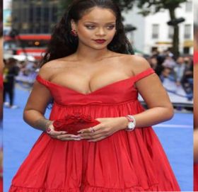 टपलेस फोटोमा गणेशको पेन्डेन्ट लगाएपछि विवादमा रिहाना